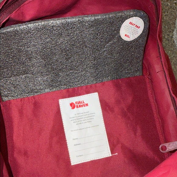 Fjallraven Kånken Deep Red Backpack - Picture 3 of 3